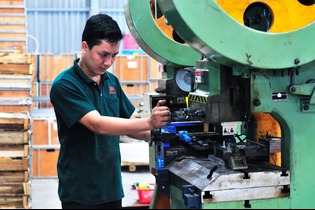 Image for Manufacturing Operations: The Enterprise Guide to Outcomes
