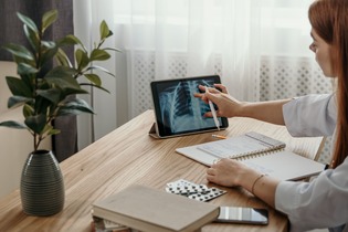 Image for Interoperability in EHR