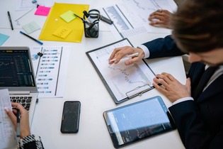 Image for Data Governance Solutions: Outcomes and Architecture